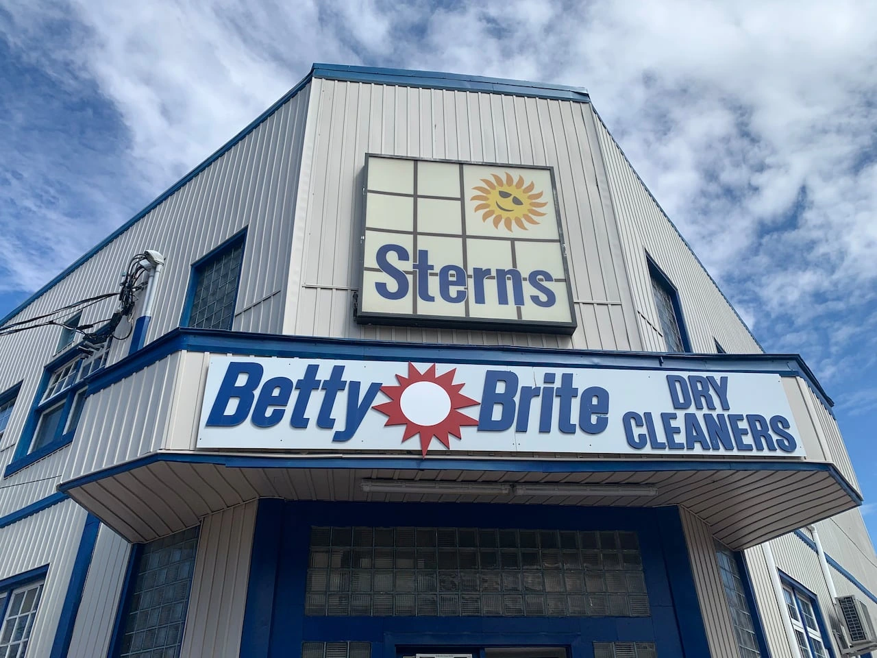 Image of exterior of dry cleaners for sale in Canada