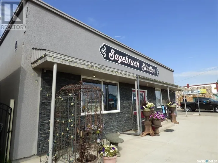 Image of the exterior of gift store for sale in Canada